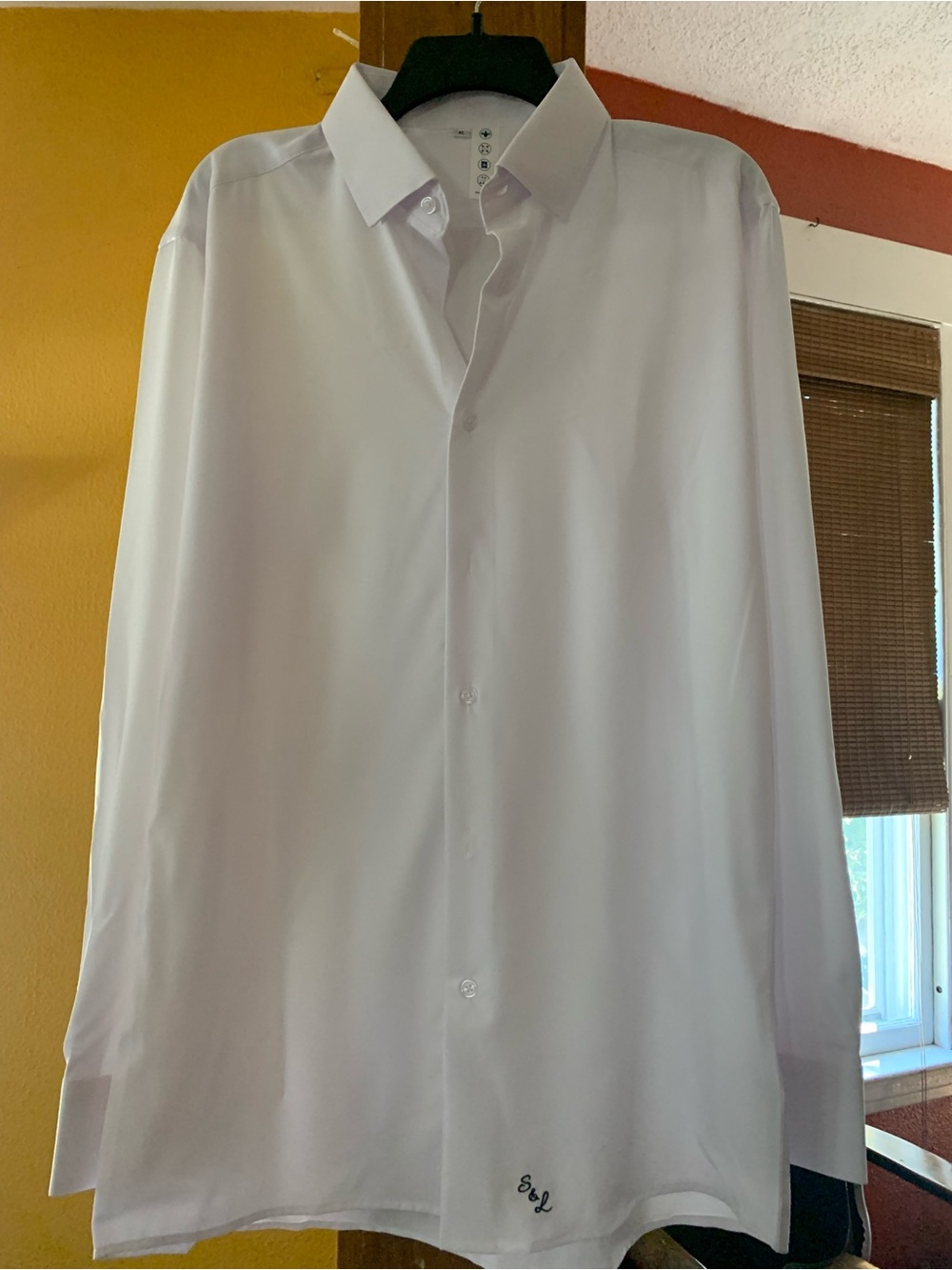 White Men’s Dress Shirt with Spread Collar - Unbranded